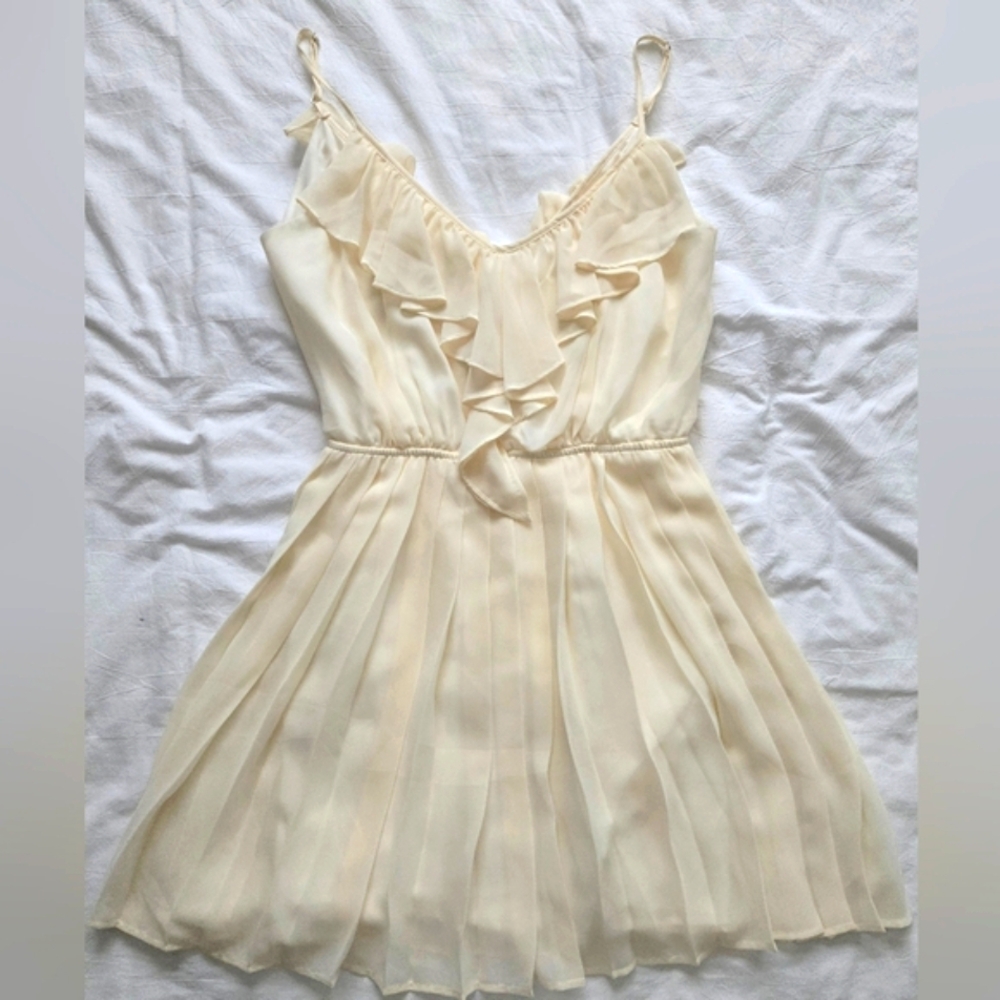 NWOT Cream Ruffle Mini Dress with Adjustable Shoulder Straps Size Small